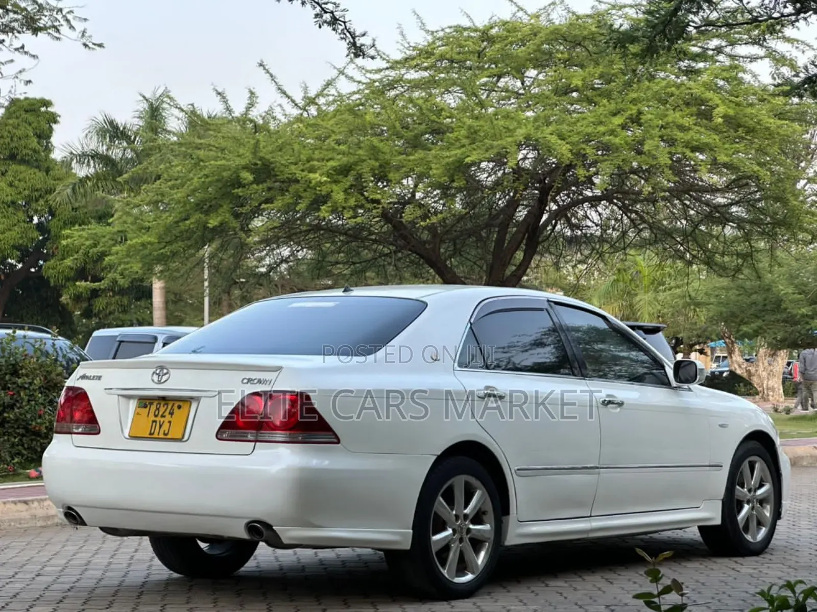 Toyota Crown Royale 2005 White