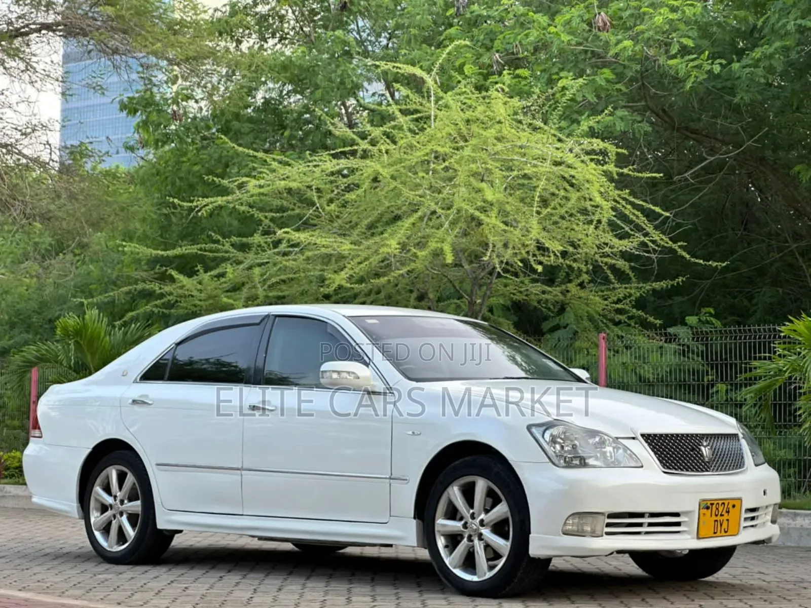 Toyota Crown Royale 2005 White