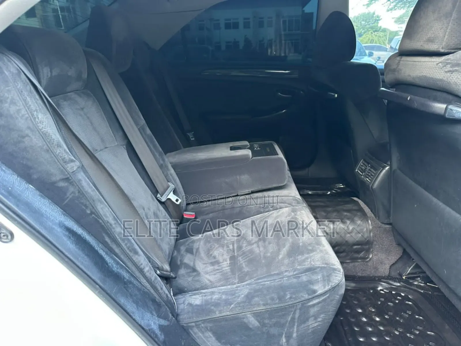 Toyota Crown Royale 2005 White