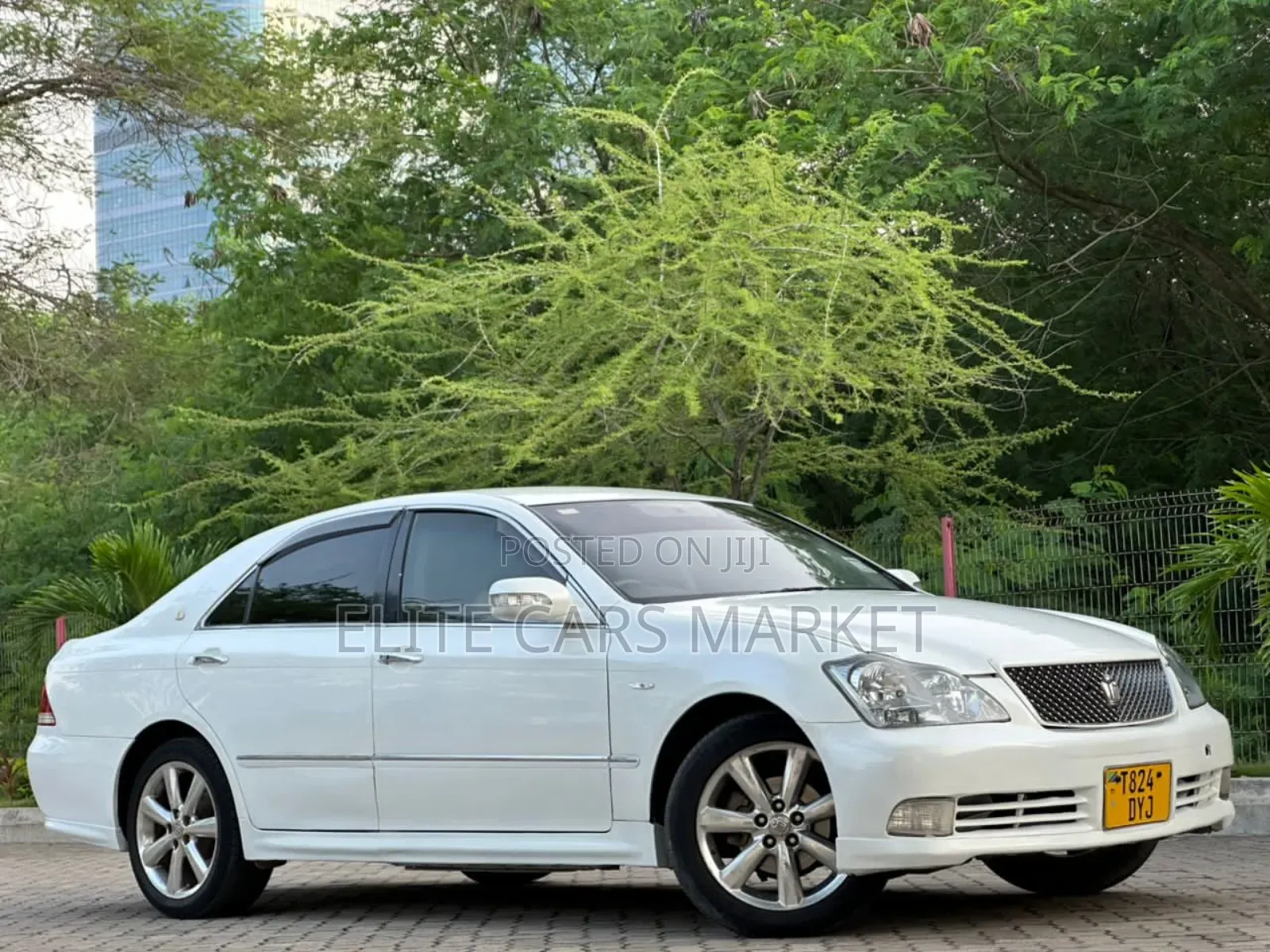 Toyota Crown Royale 2005 White