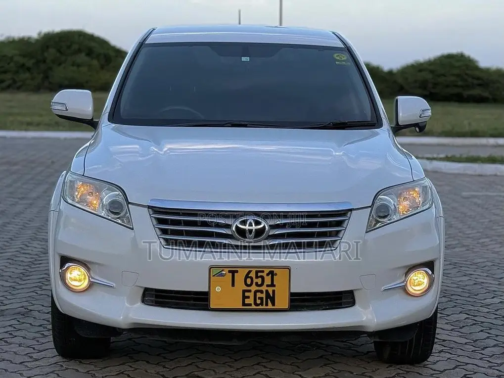 Toyota Vanguard 2012 White