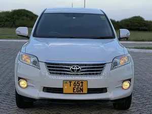 Toyota Vanguard 2012 White
