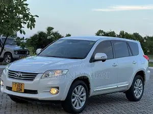 Toyota Vanguard 2012 White
