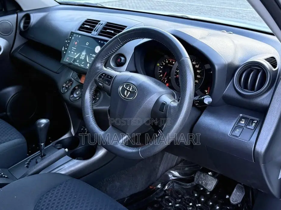 Toyota Vanguard 2012 White