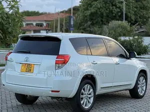 Toyota Vanguard 2012 White