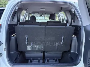 Toyota Vanguard 2012 White