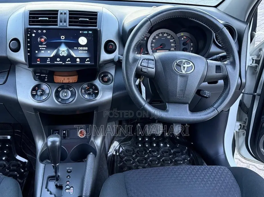 Toyota Vanguard 2012 White