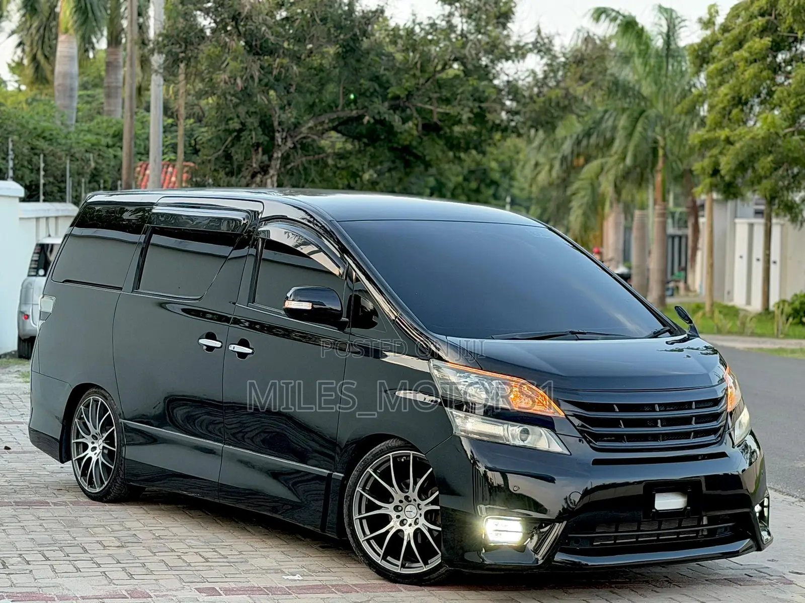 Toyota Vellfire 2011 Black
