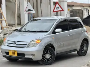 Toyota IST 2004 Silver