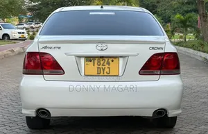 Toyota Crown 2006 White
