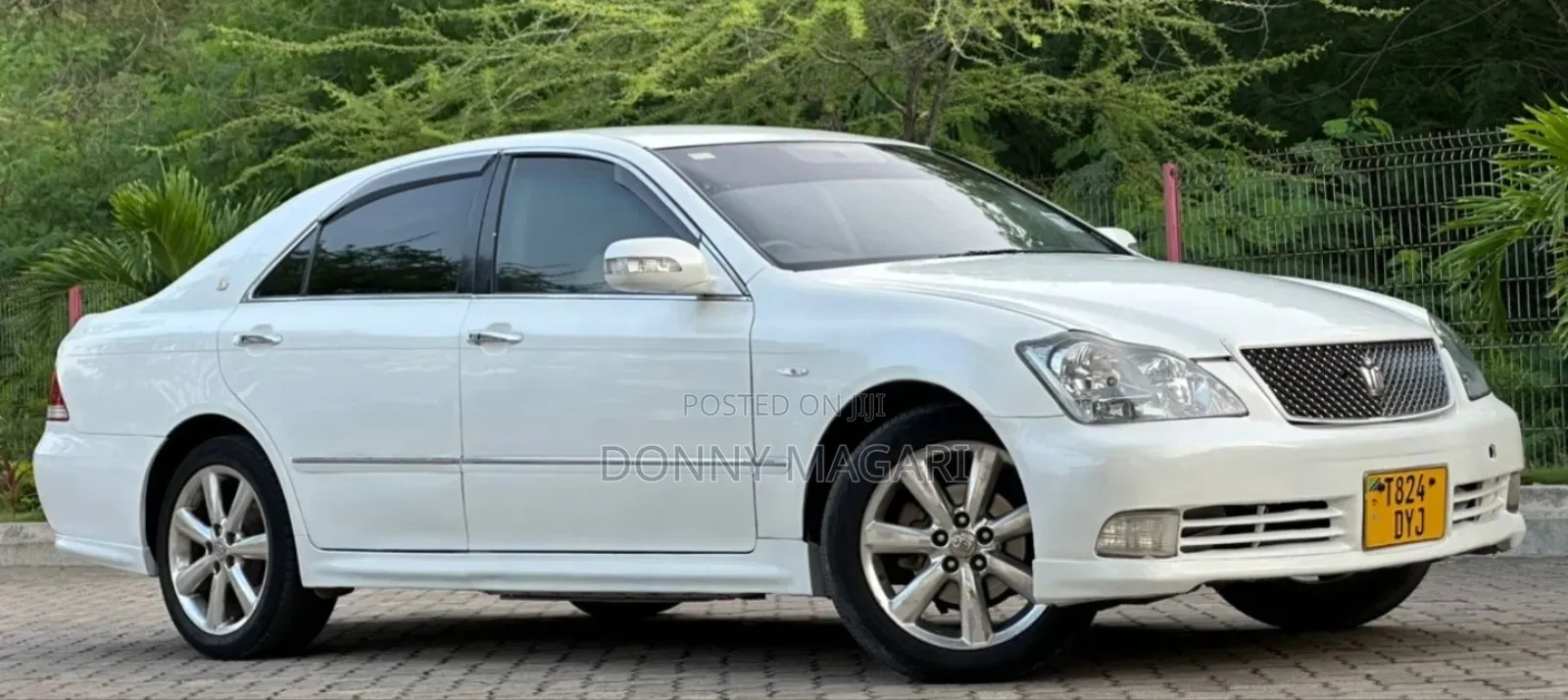 Toyota Crown 2006 White