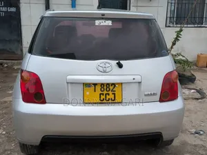 Toyota IST 2004 Silver