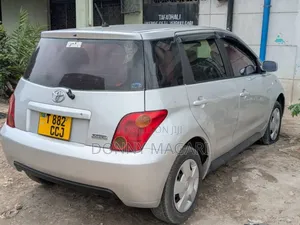Toyota IST 2004 Silver