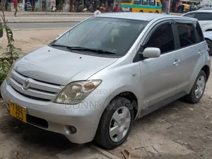 Toyota IST 2004 Silver