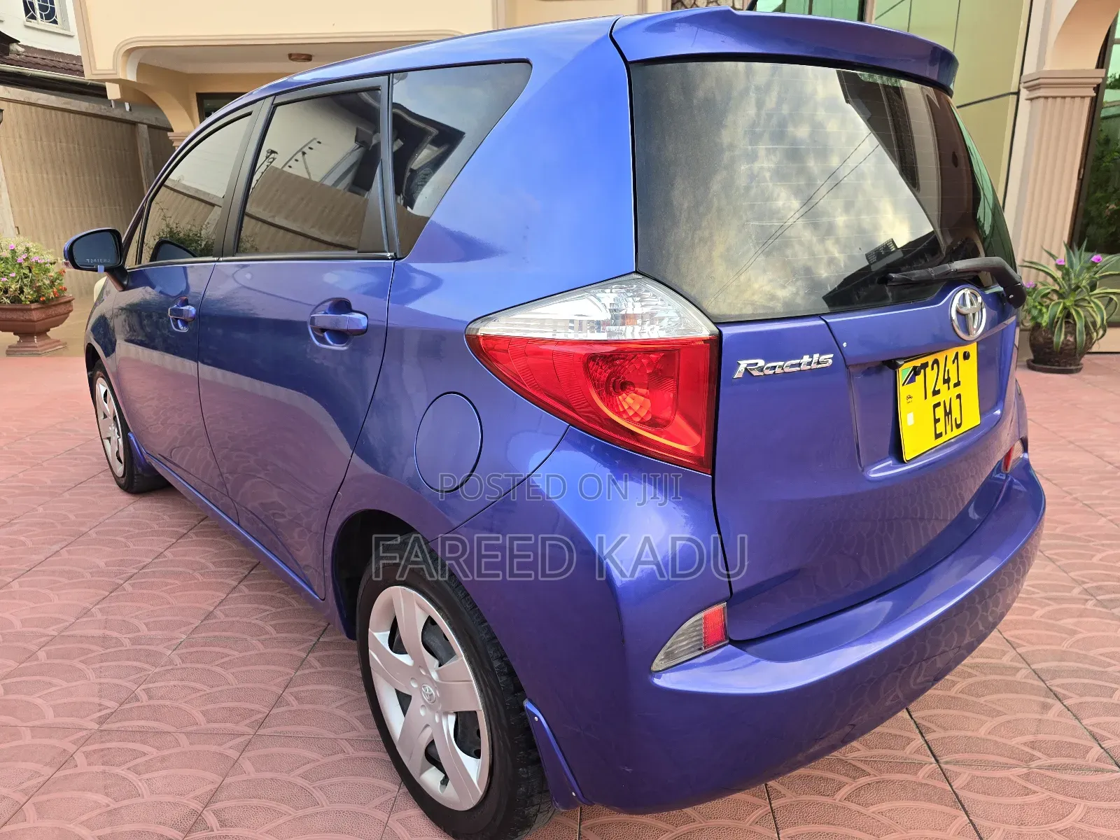 Toyota Ractis 1.3 FWD 2012 Blue