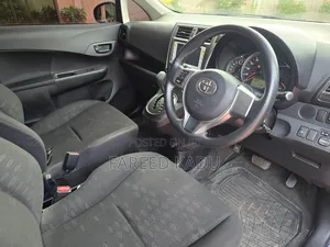 Toyota Ractis 1.3 FWD 2012 Blue