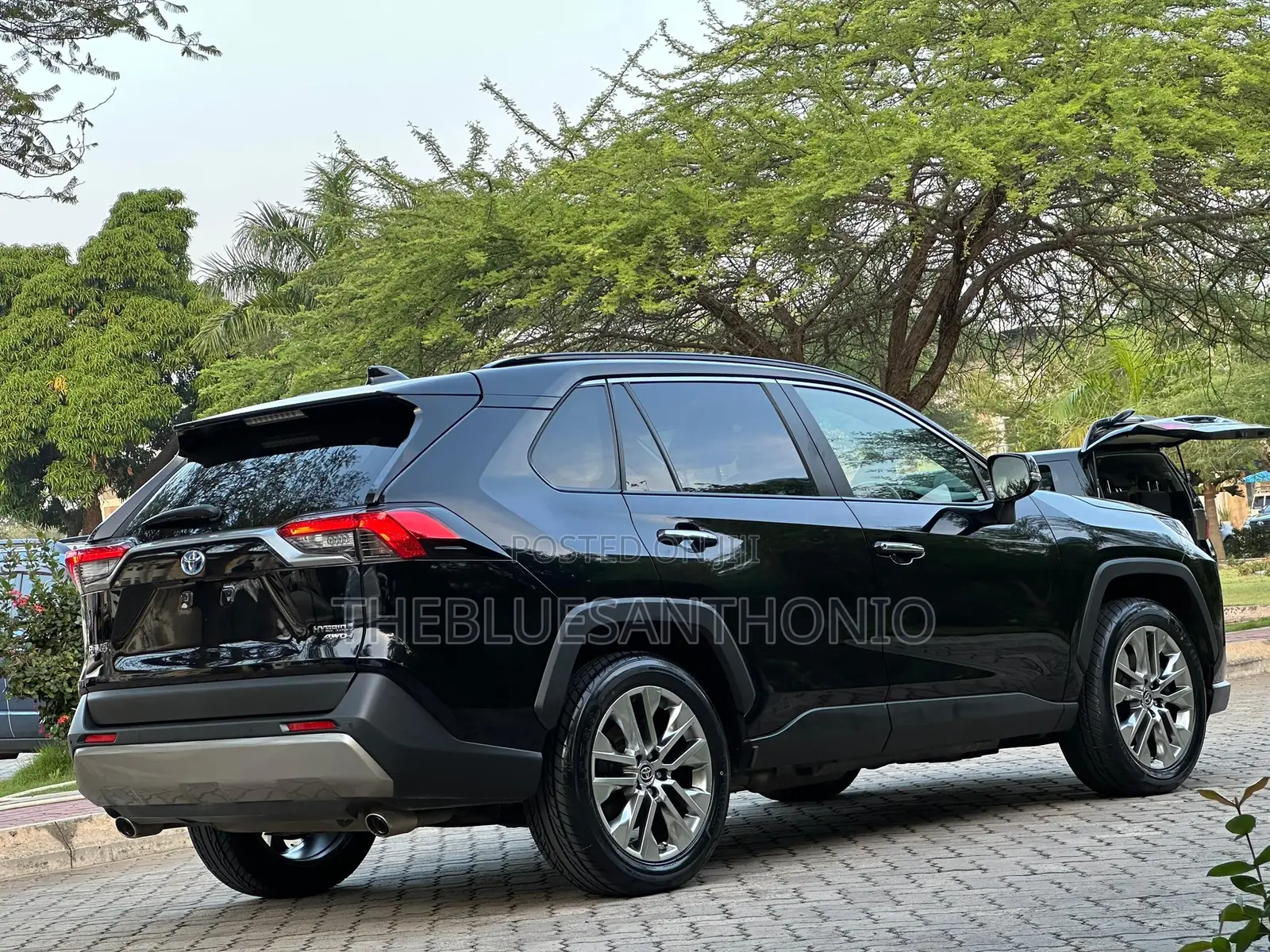 Toyota RAV4 Hybrid 2022 Black