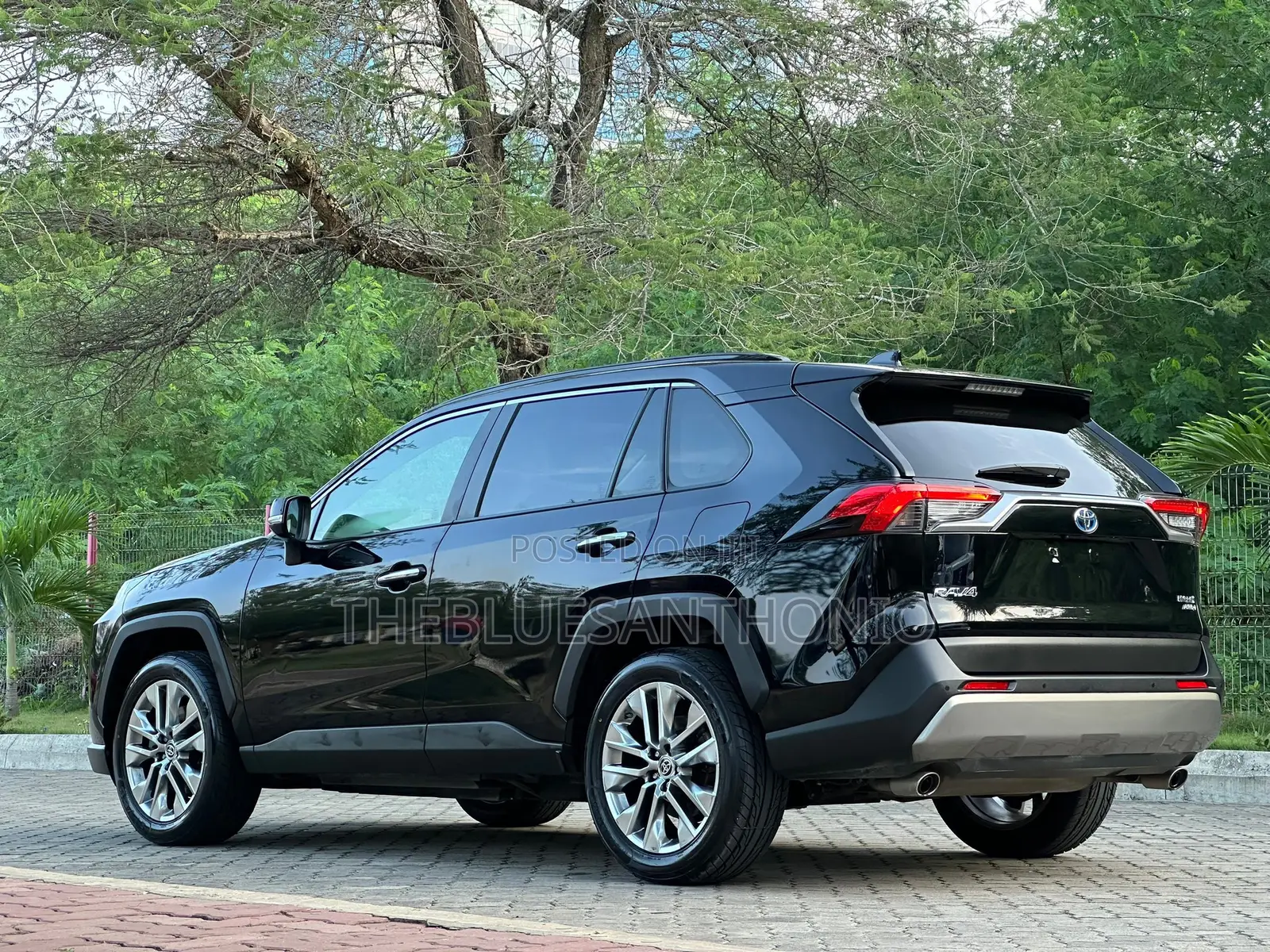 Toyota RAV4 Hybrid 2022 Black