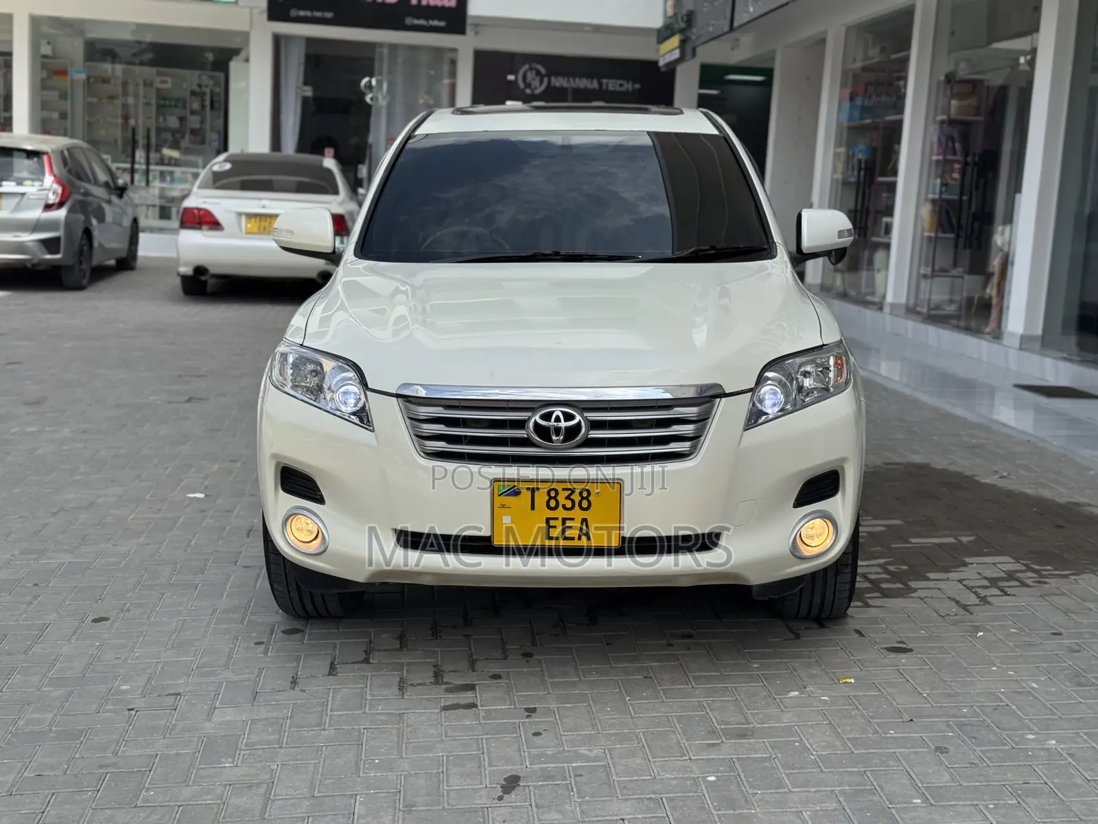 Toyota Vanguard 2009 White