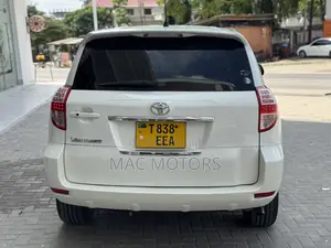 Toyota Vanguard 2009 White
