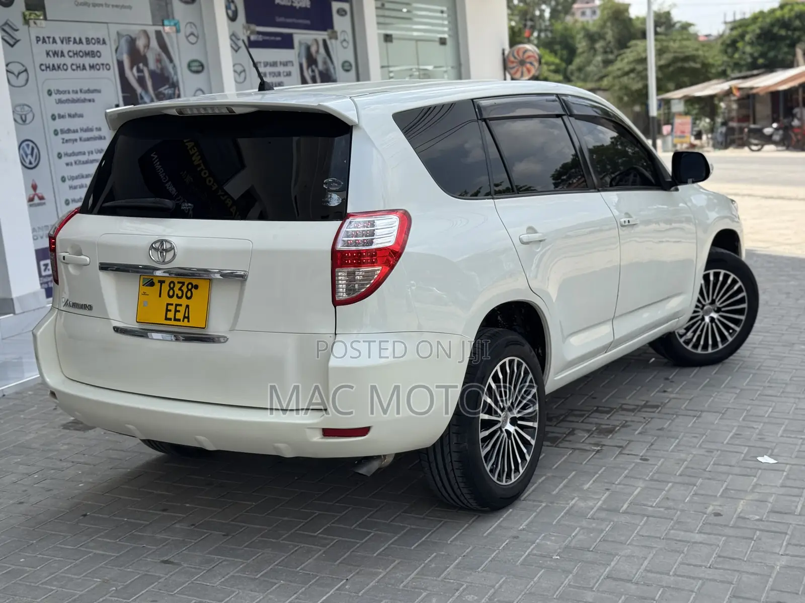 Toyota Vanguard 2009 White