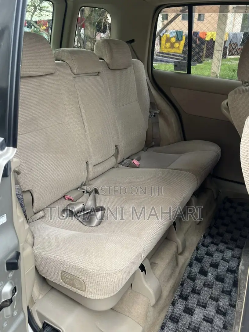 Toyota Raum 2003 Silver