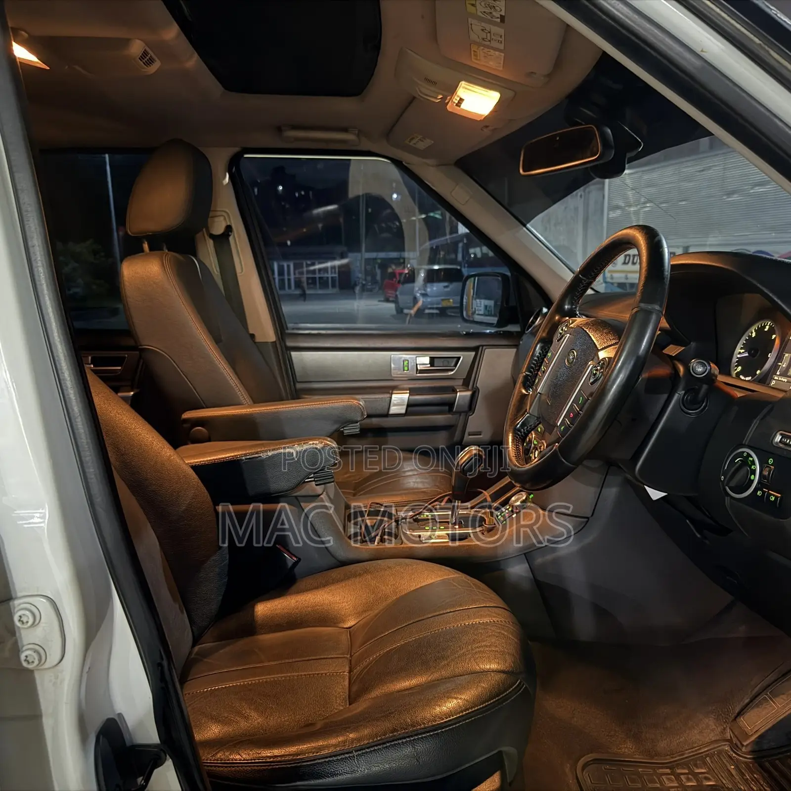 Land Rover Discovery 2012 White
