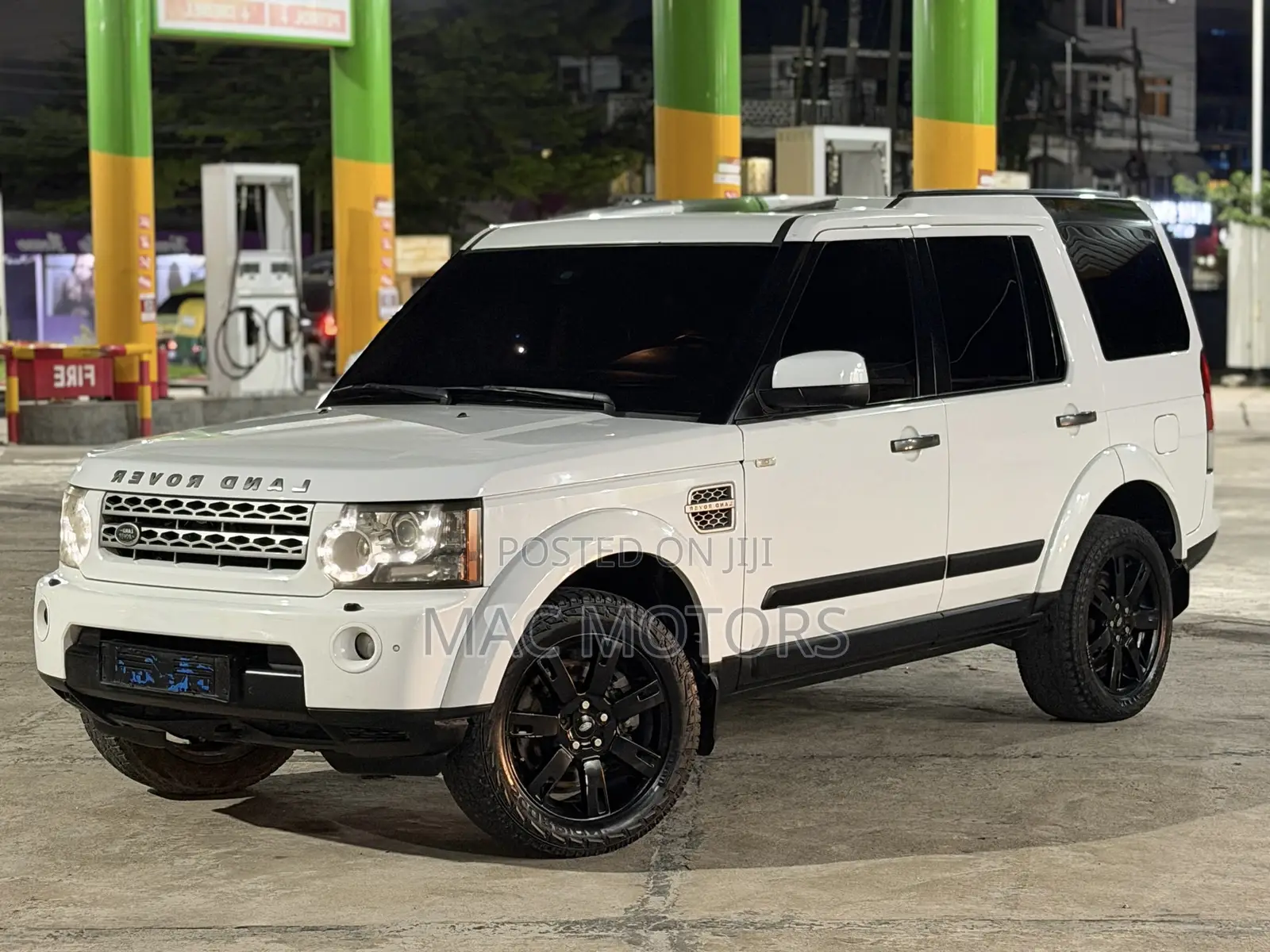 Land Rover Discovery 2012 White