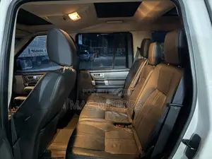 Land Rover Discovery 2012 White