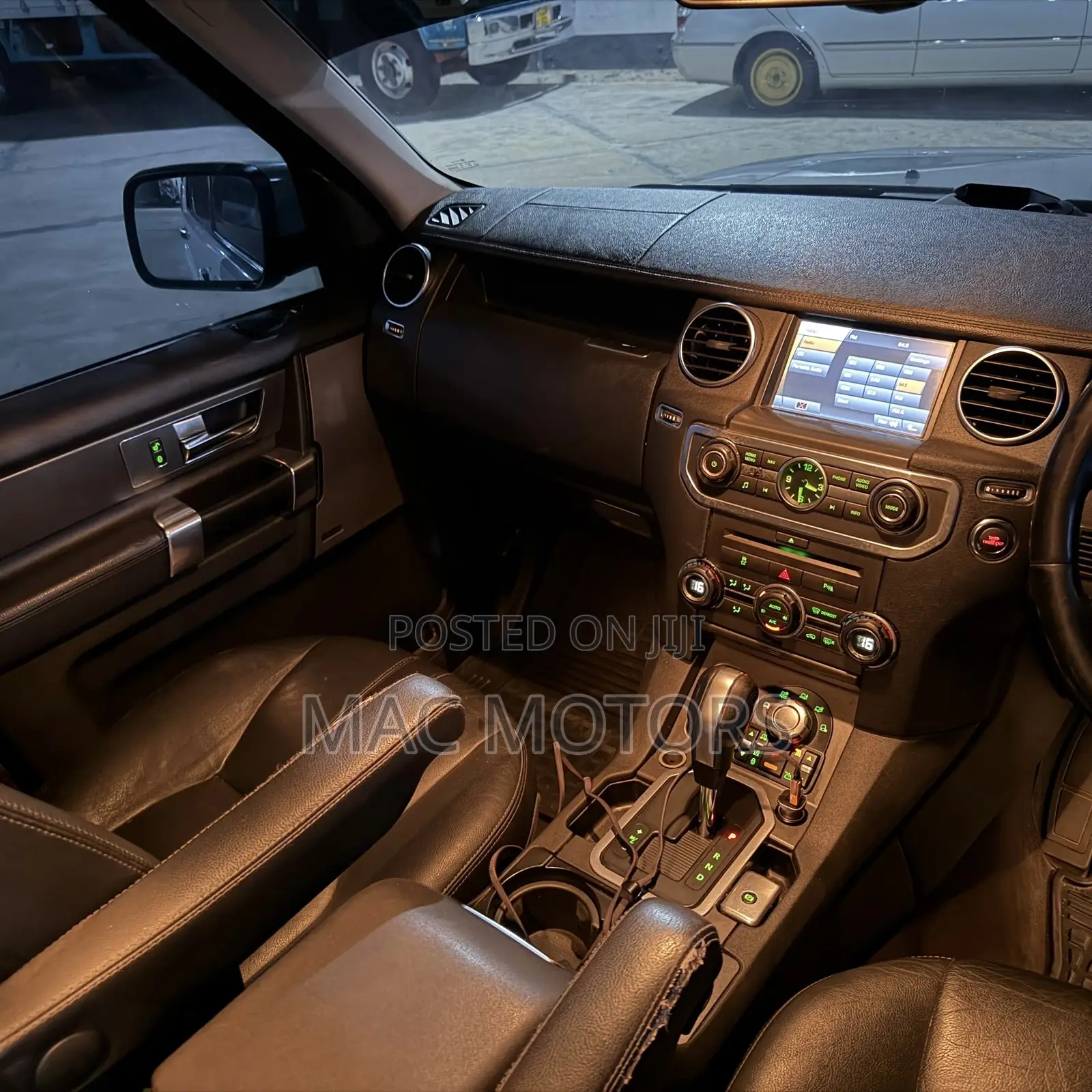 Land Rover Discovery 2012 White