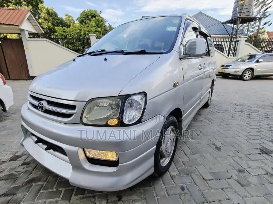 Toyota Noah 2003 Silver