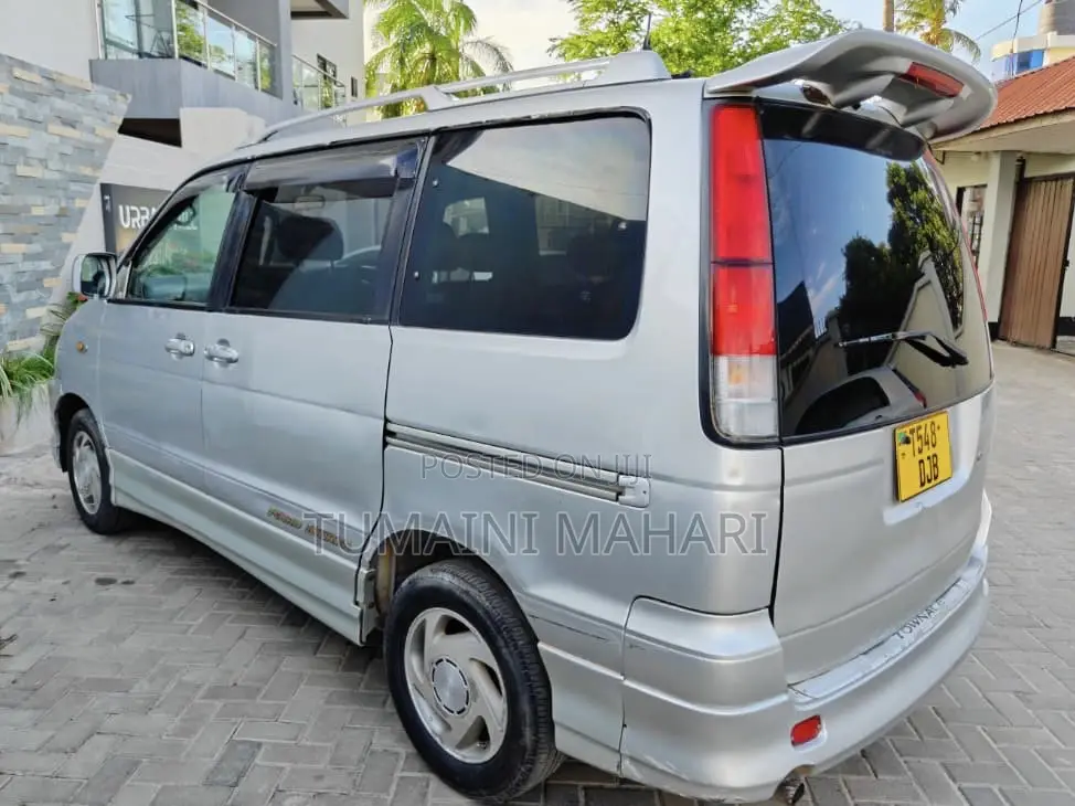 Toyota Noah 2003 Silver
