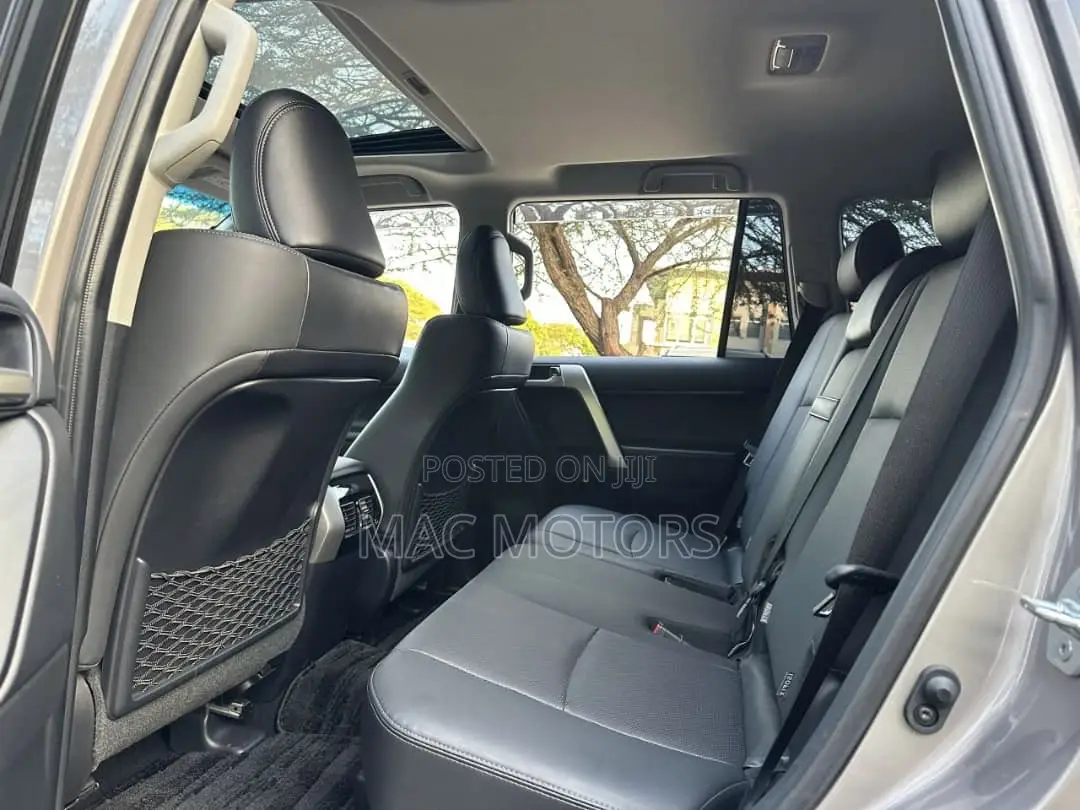 Toyota Land Cruiser Prado 2.7 2023 Gray