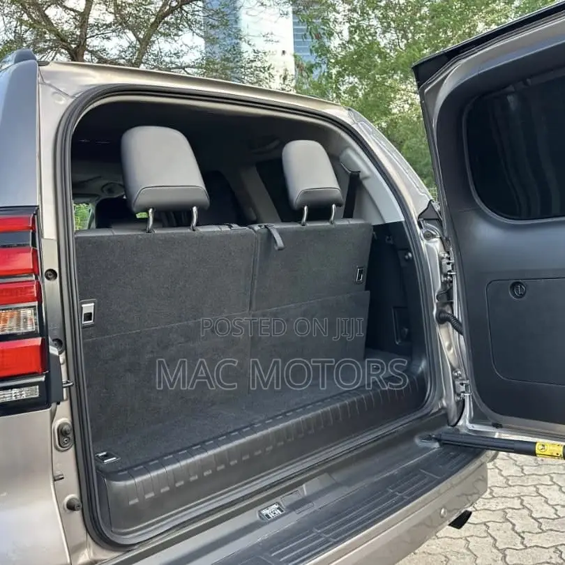 Toyota Land Cruiser Prado 2.7 2023 Gray