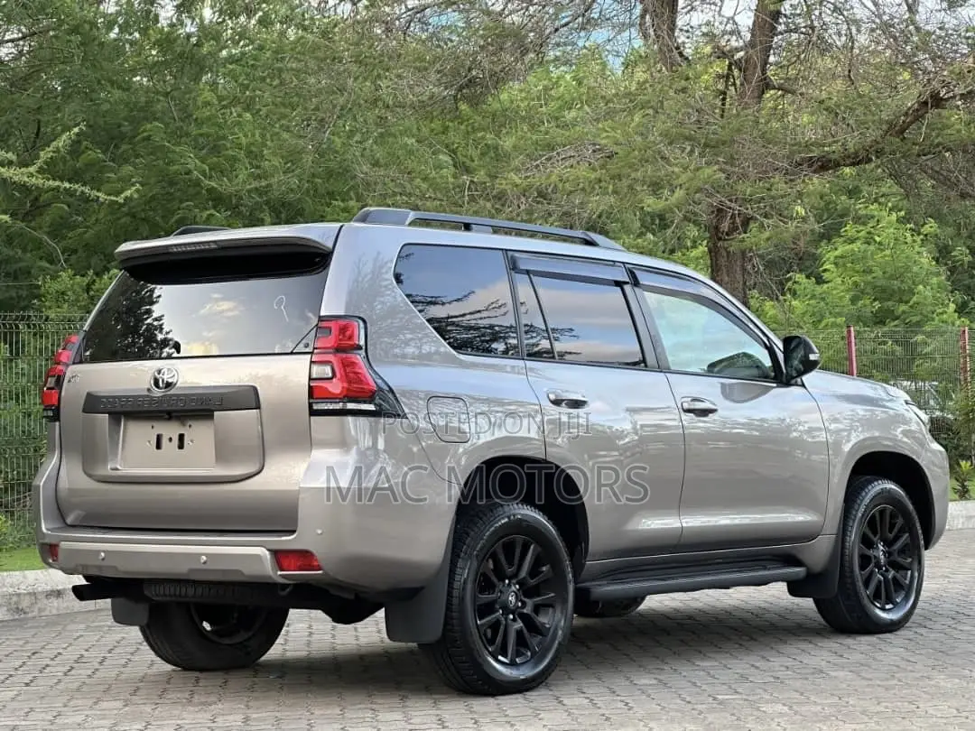 Toyota Land Cruiser Prado 2.7 2023 Gray