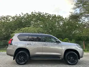 Toyota Land Cruiser Prado 2.7 2023 Gray