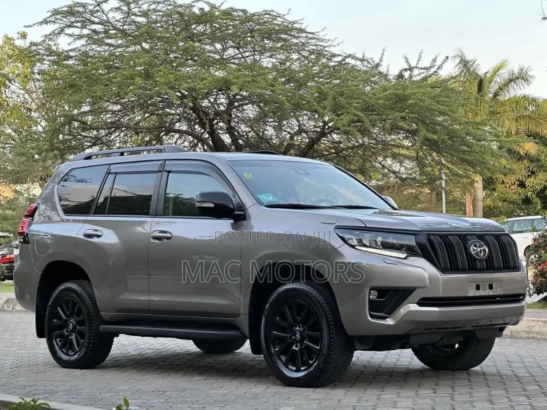 Toyota Land Cruiser Prado 2.7 2023 Gray