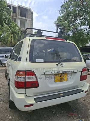 Toyota Land Cruiser 100 4.2 2006 White