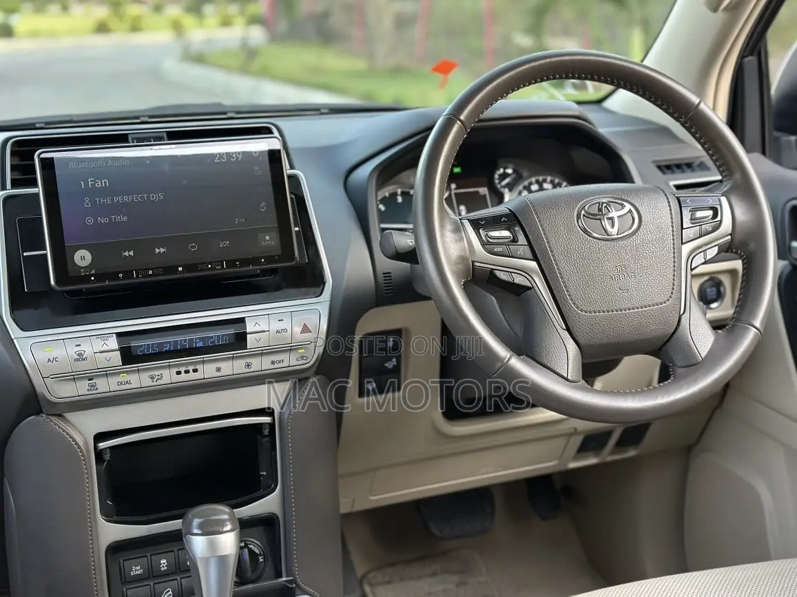 Toyota Land Cruiser Prado 2.8 2023 White