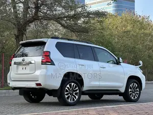 Toyota Land Cruiser Prado 2.8 2023 White