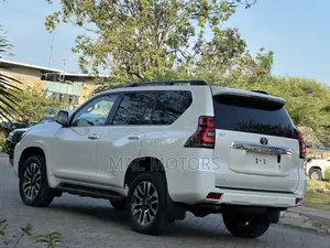 Toyota Land Cruiser Prado 2.8 2023 White