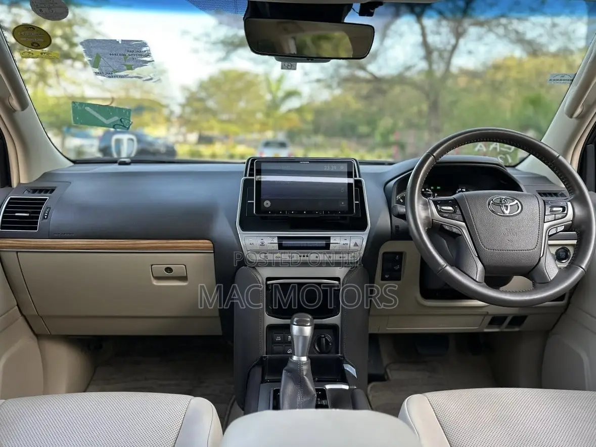 Toyota Land Cruiser Prado 2.8 2023 White