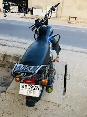 TVS HLX 125 2024 Blue