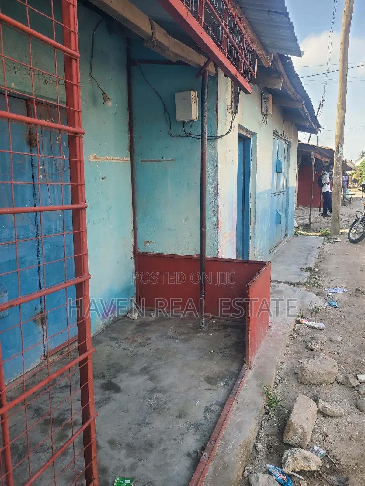 Kiwanja Kinauzwa Mtoni Kwa Azizi Ally