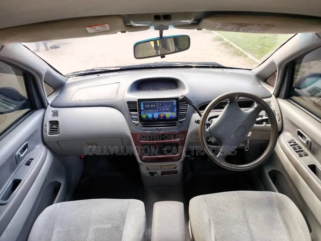 Toyota Nadia 2003 Silver