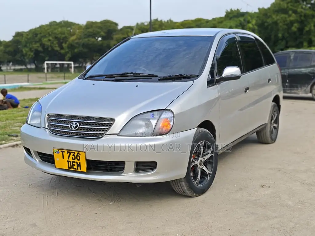 Toyota Nadia 2003 Silver