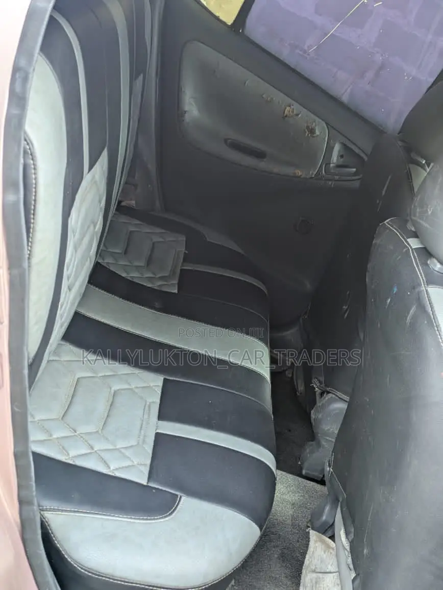 Toyota Vitz 2005 Pink
