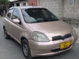 Toyota Vitz 2005 Pink