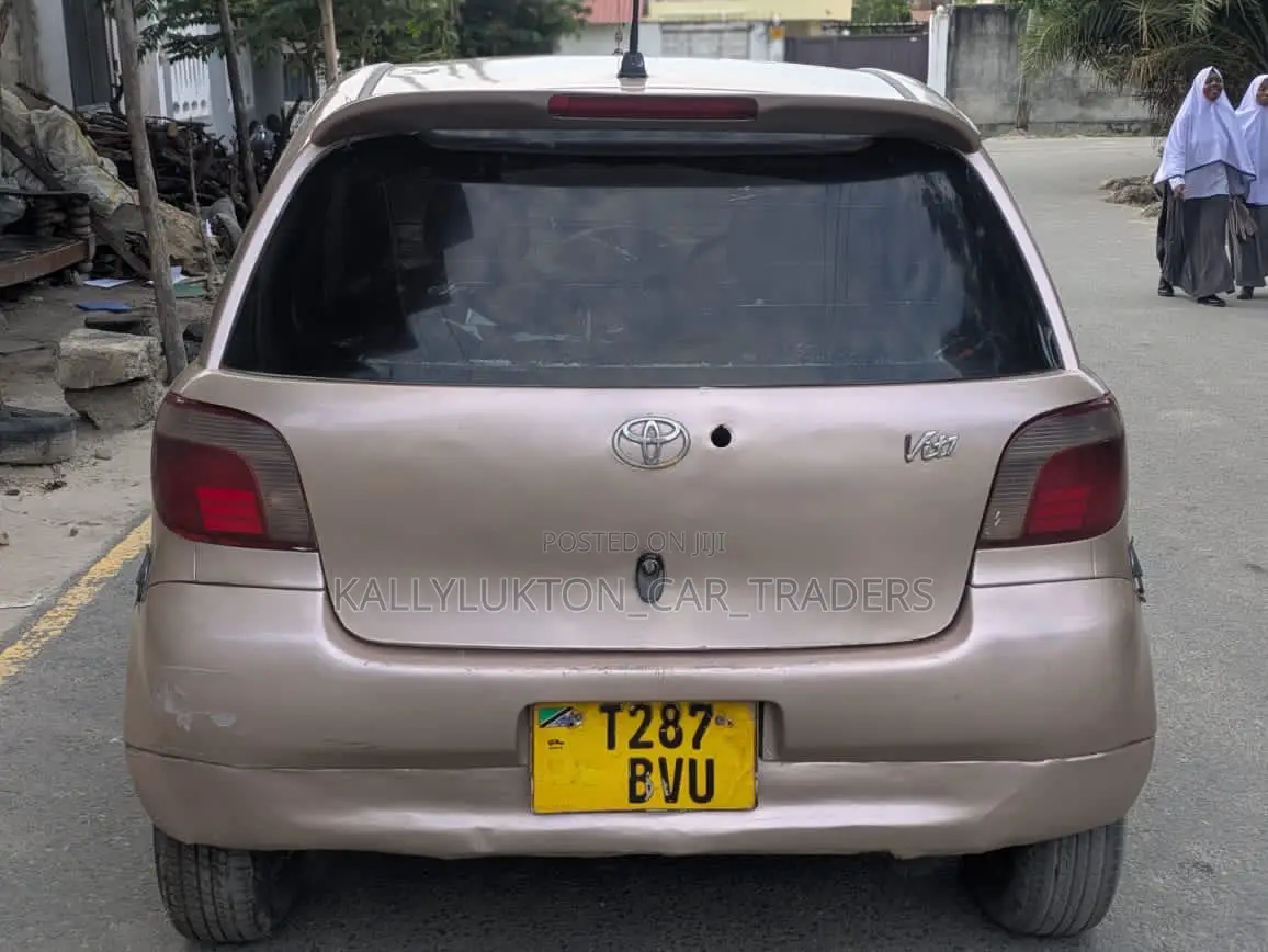 Toyota Vitz 2005 Pink