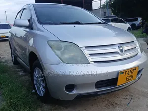 Toyota IST 2004 Silver